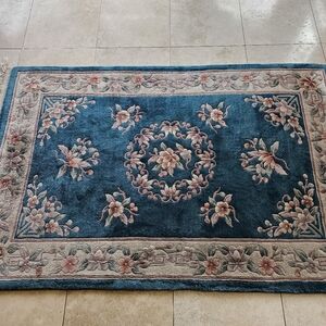 Beautiful teal turquoise rug